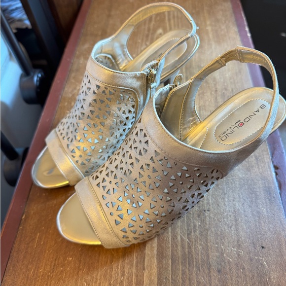 Bandolino Gold Heels with Chic Perforated Design Size 7.5 Gorgeous Heels Hott π₯ - Picture 13 of 16